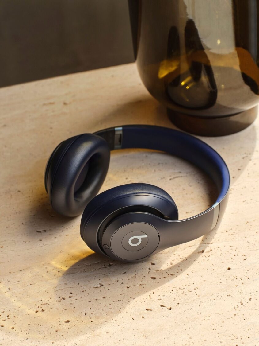 Beats-Studio-Pro-Wireless-Noise-Cancelling-Over-the-Ear-Headphones-Black-196084554731-6