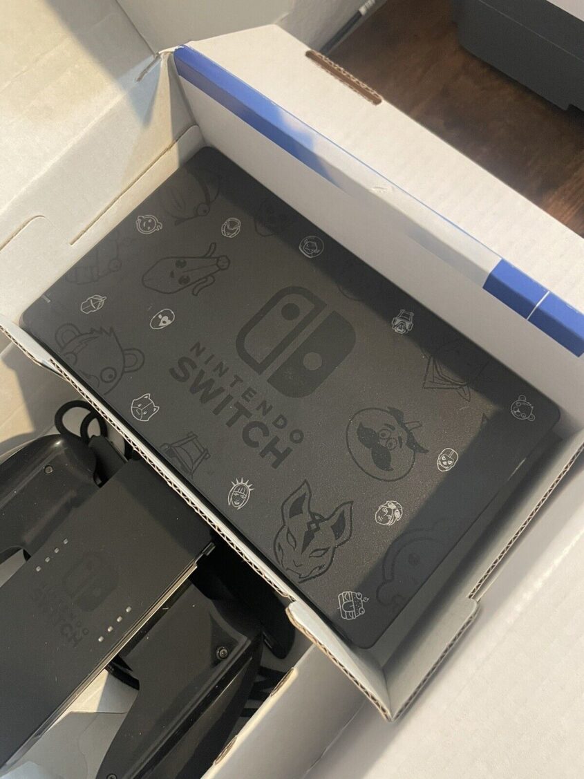 Nintendo-Switch-Fortnite-Box-And-Accessories-NO-CONSOLE-315135834633-4
