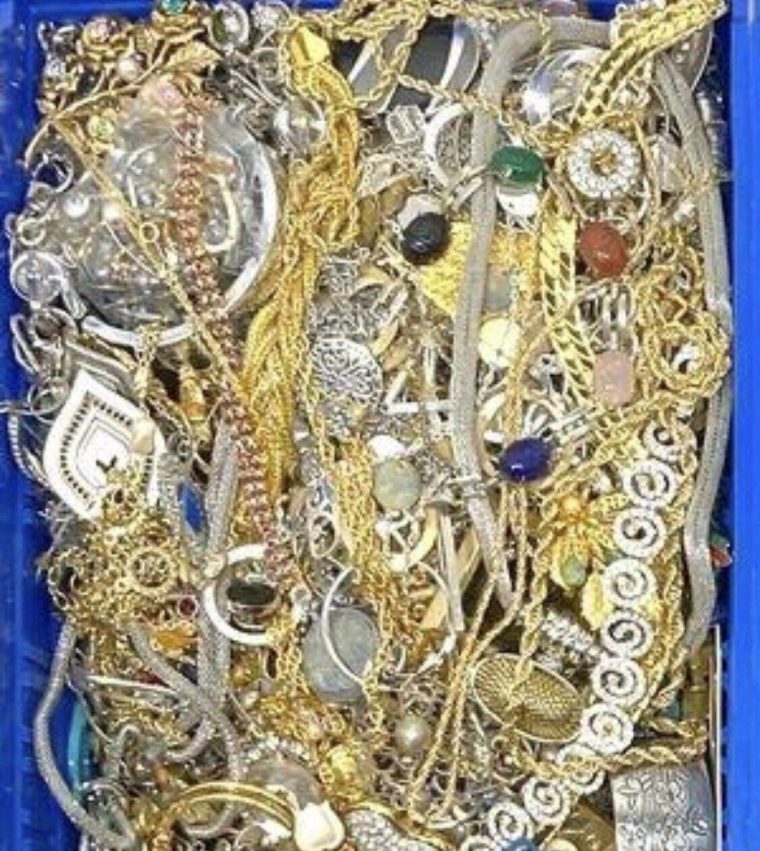 Vintage-Estate-COSTUME-JEWELRY-Lots-All-Wear-FREE-SHIPPING-See-Description-296187640759