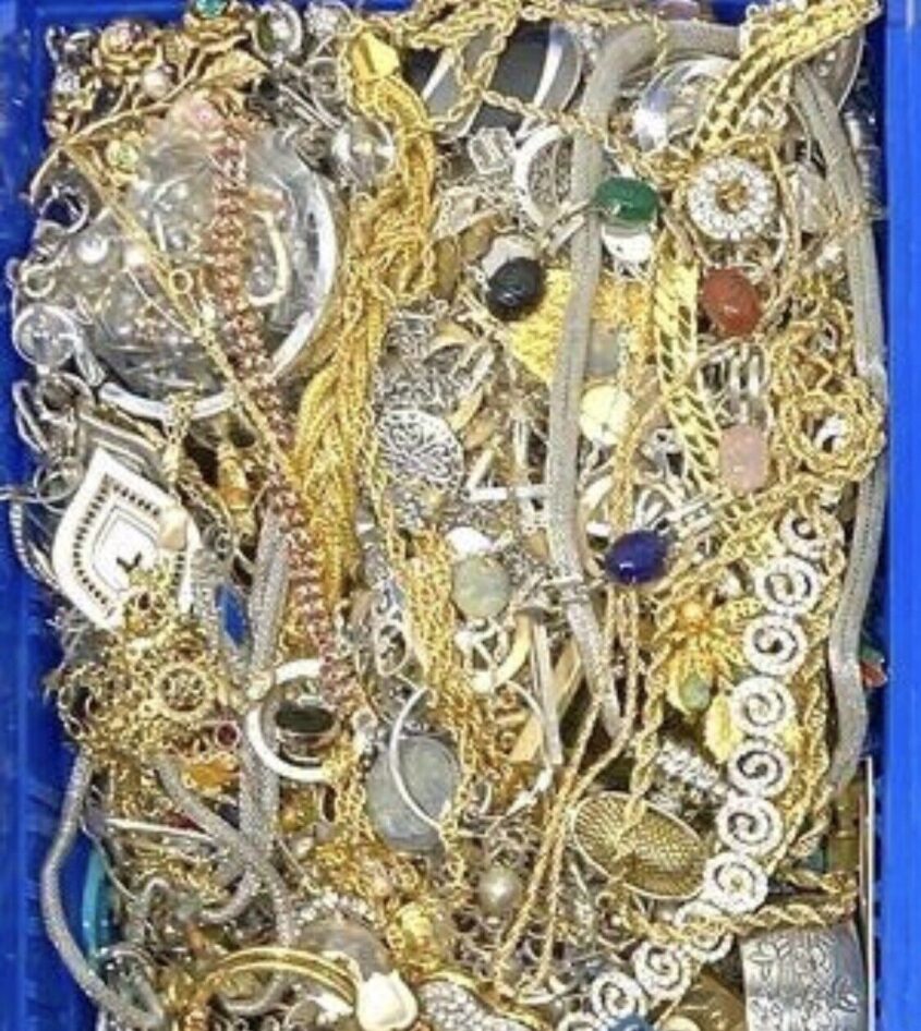 Vintage-Estate-COSTUME-JEWELRY-Lots-All-Wear-FREE-SHIPPING-See-Description-296187640759